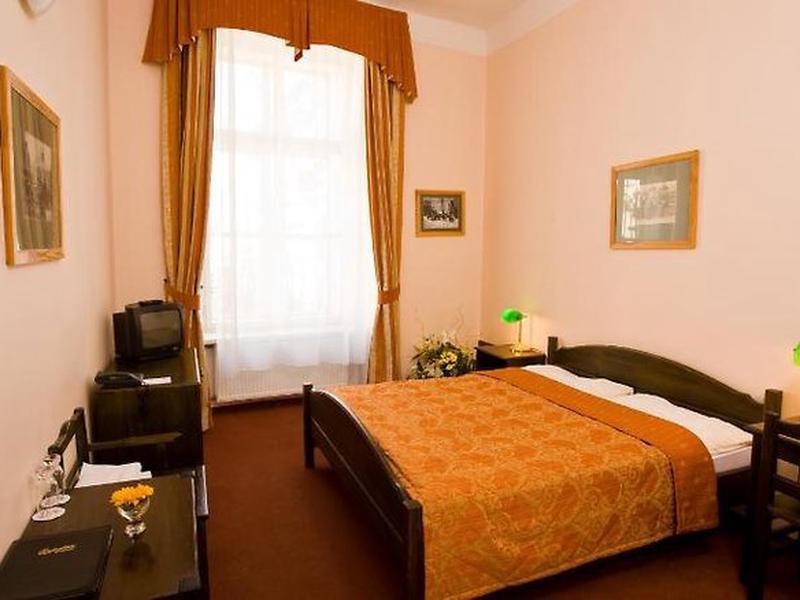 FE3D6BE4D6FA94C53CF662827D8E212F