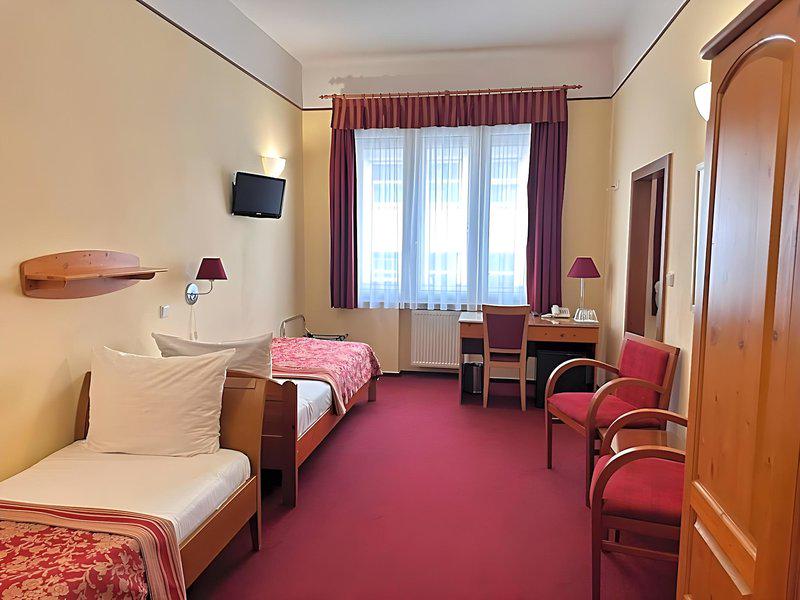 C72A4837B0CE8012C22457AC27EA5E05