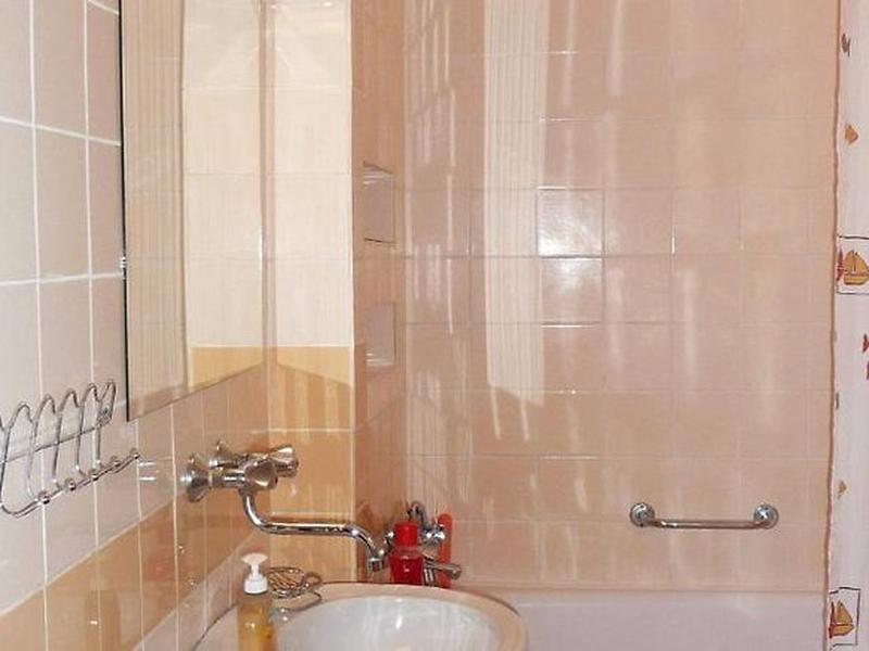 EB2DEF7DFE8C94F08F03A4F11DD419F2