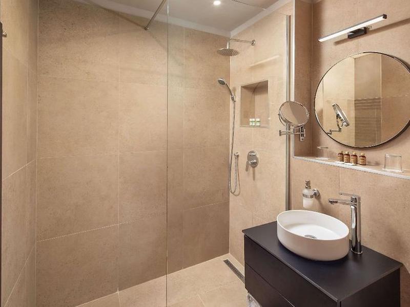 Escala Hotel & Suites