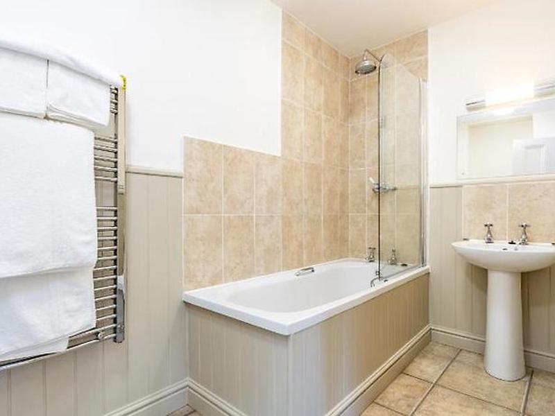 C8C12FD48886FE9EAF240F5D32FF8300