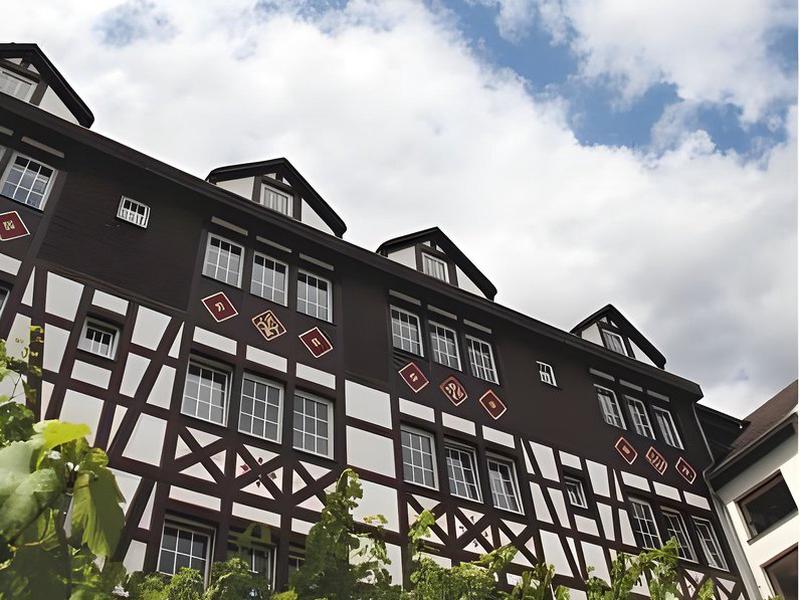 EBF23CDF61B8C791799D7B9D7DDC2255