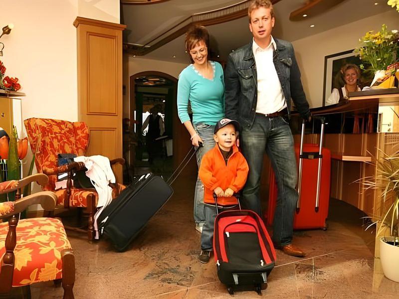 E2EA13B02C83F4024F48845383118181