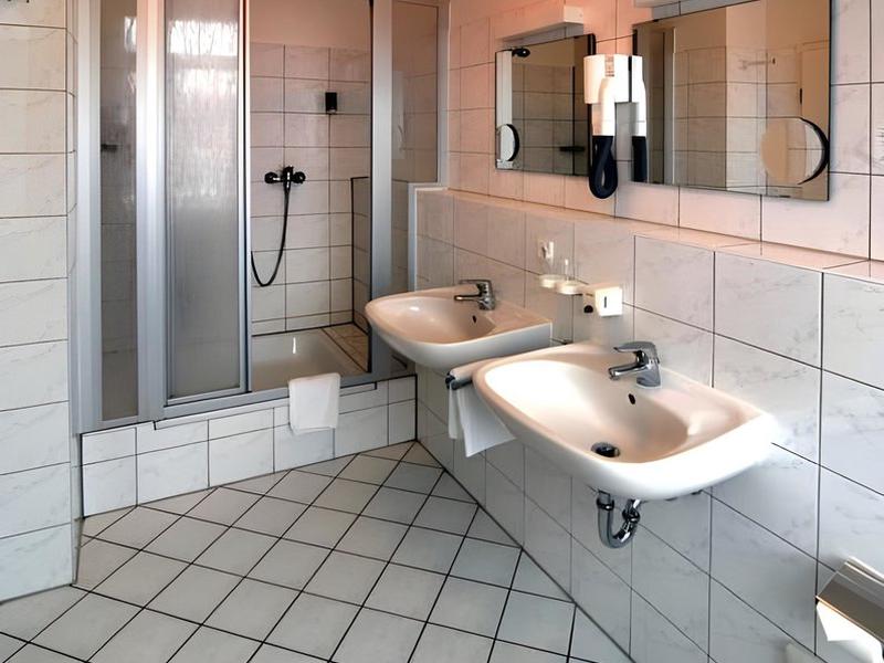 94FFC85F88D48366285FE3AFDA8A0FAD