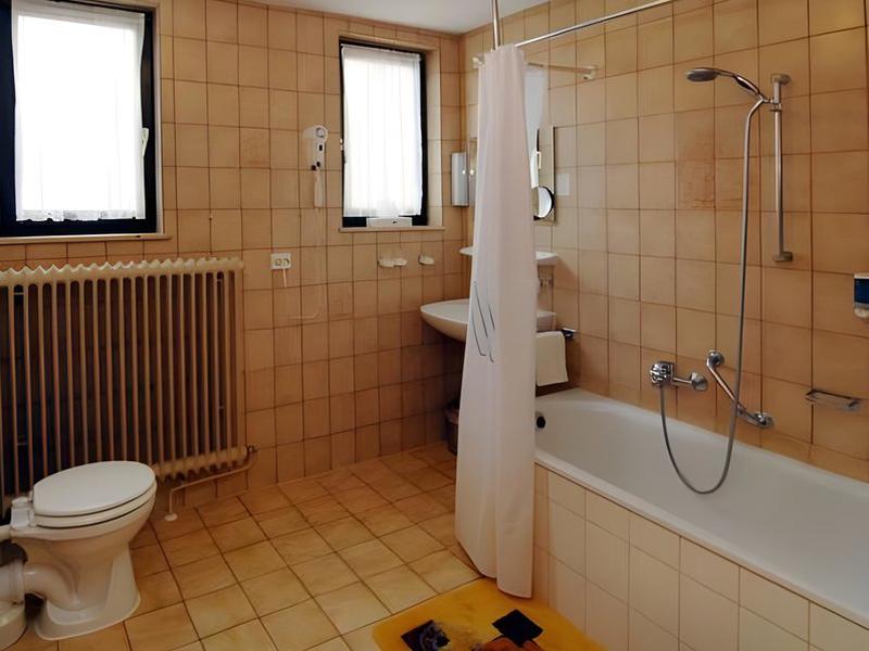 692FDE4E1542E7CDF4D00CB53003F47B