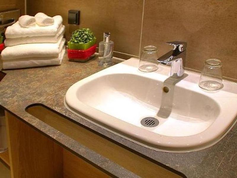 DB864CAE980C029F88D3704889B0A473