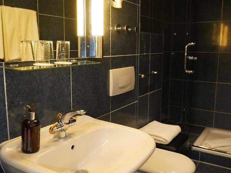 5BC078385E62D734C0EEF3648D86FF33