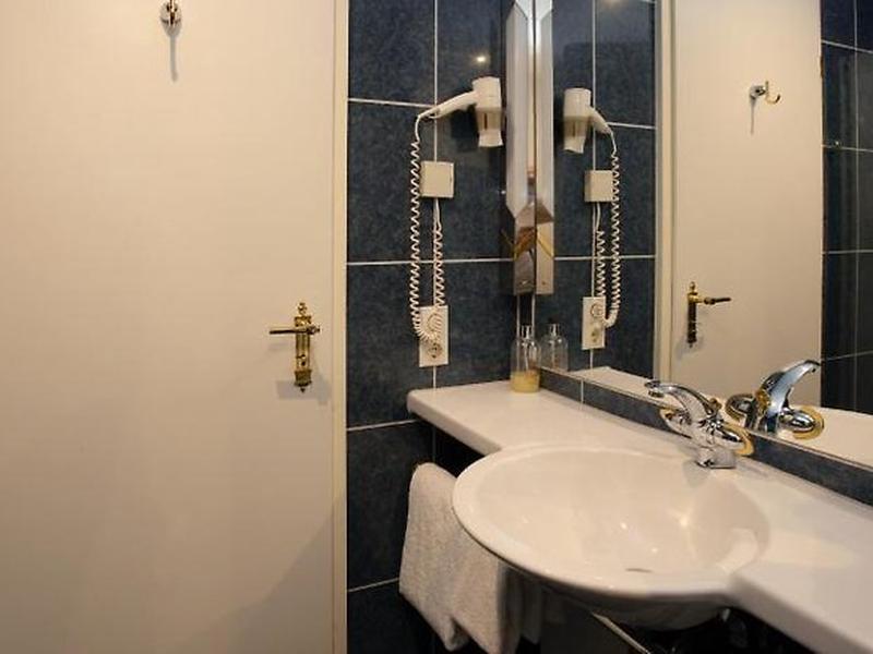 09358973CD4E0DD9FCFB28CF7F174C3F