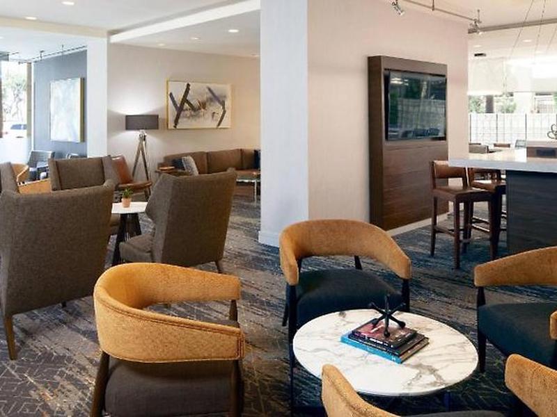 Courtyard by Marriott Los Angeles LAX/Century Boulevard