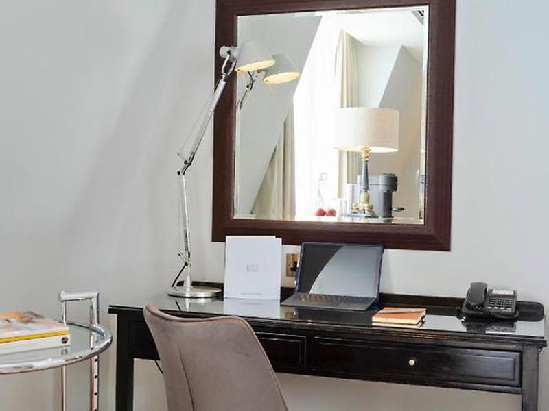 LONDON BRIDGE HOTEL