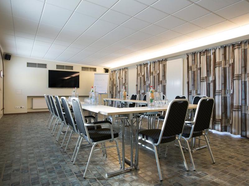 66EAD6C9C9668F66BF49D53FBD5CCC74