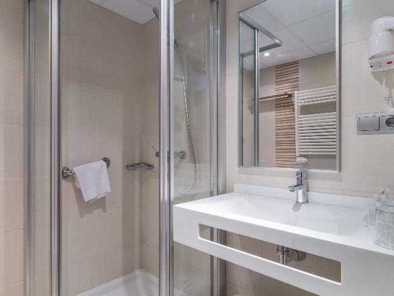 A4FA7E63A2DFAA6445365976D18A39D7