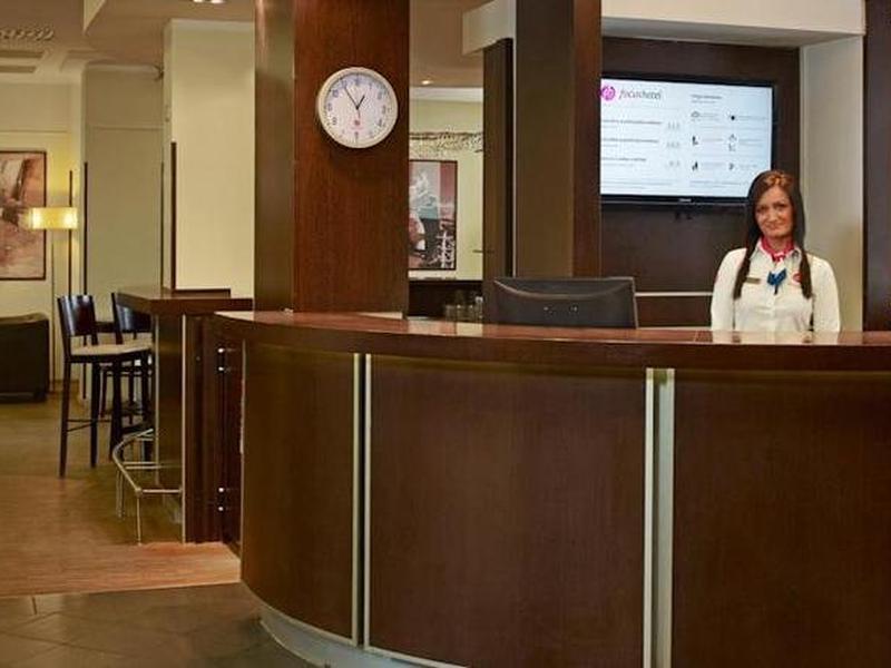 AF260E63C3AECCD4712F40E7EFA3A003