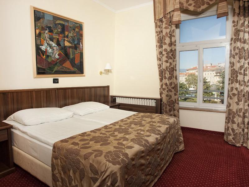 BB21F50B6118D57BCFD895FB7326C83F