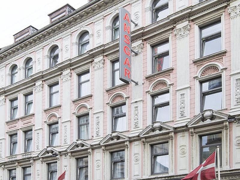 D183A4F43AE55A5DA0B4D6E328625F46