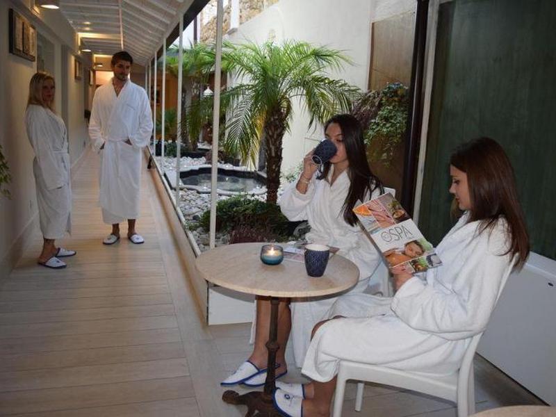 4F93C118950D698616E25AF01445B9F3