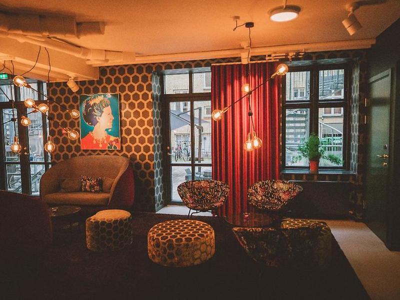 31DD92CA2554B2562537EAD79180BEC9