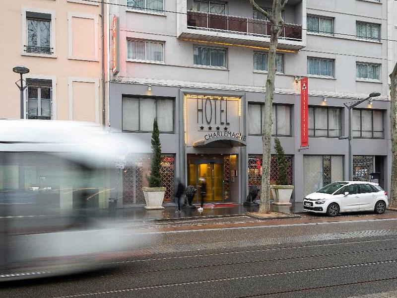 301995C9426DFFA7184A742F348F0E47