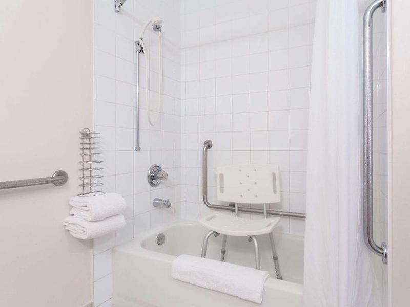 E15CA3B31523324B7F6C00FBF6A11365