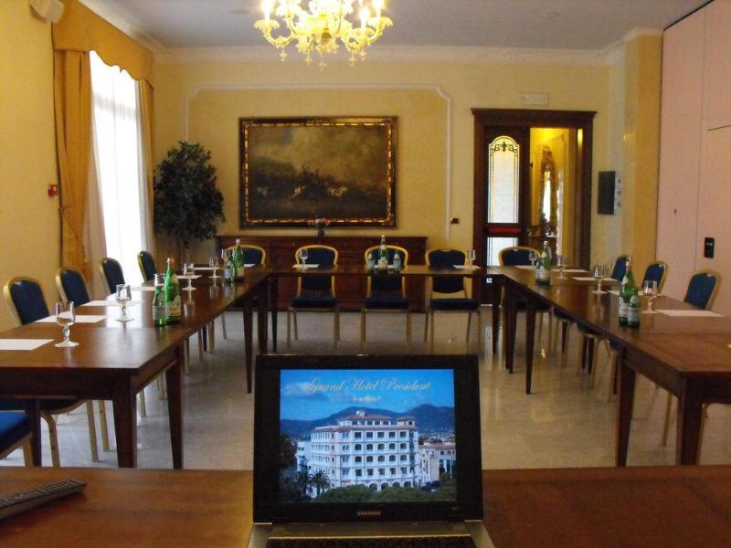 7FB2D703BDC088FDAC7DA49A8EFEE6E2