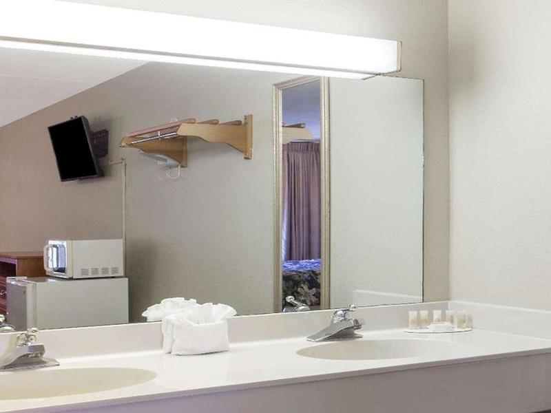 D939CC2B85DD1088803745713EE72832