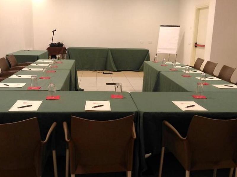 A710737484CF2F8C4AD7EA5DC38670B2