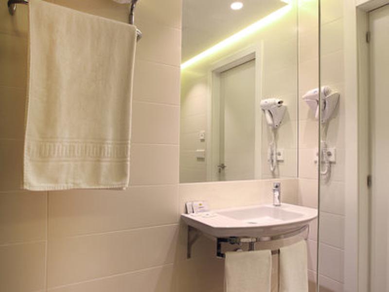 C9ED9588AD911E4E41895DFDD51D1FBD