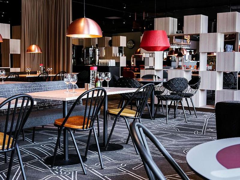 B3AE83242F1403D956D2833793670D23