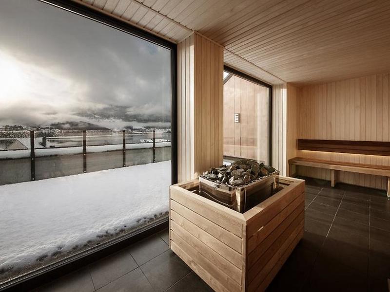 E8B7B4911687735EC95AE3FF25A63FB3