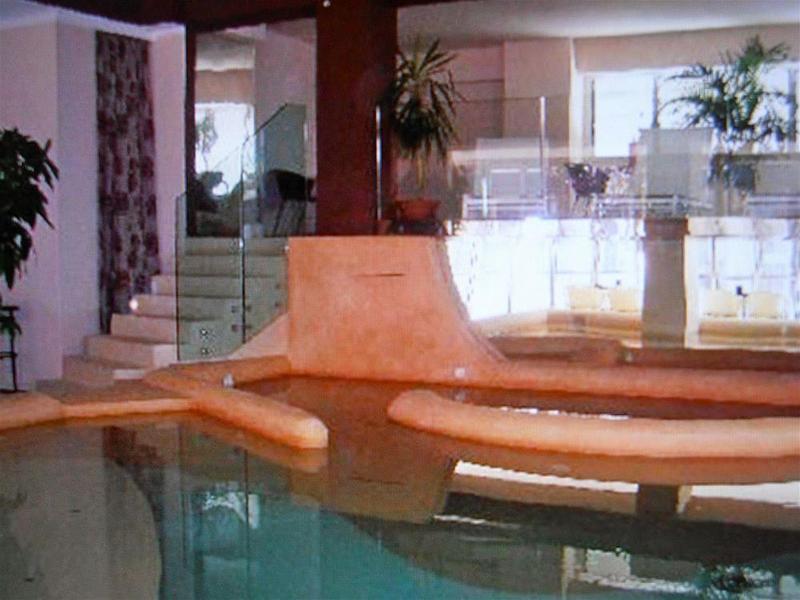 9B84F3297C25E6E079AD0A49F58D3B8C