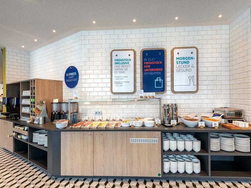 30CAA1D3D87280C1EFFB60D8383500EA