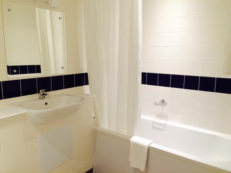 E250087B68D8801A014D85547D1A9F31