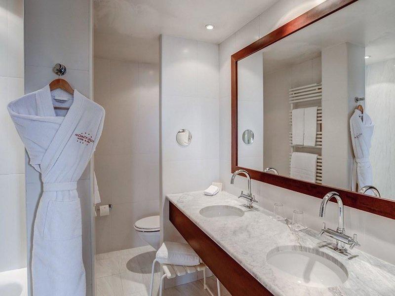 5EFBE5FDC4832419E3C60E142A8D1E6E