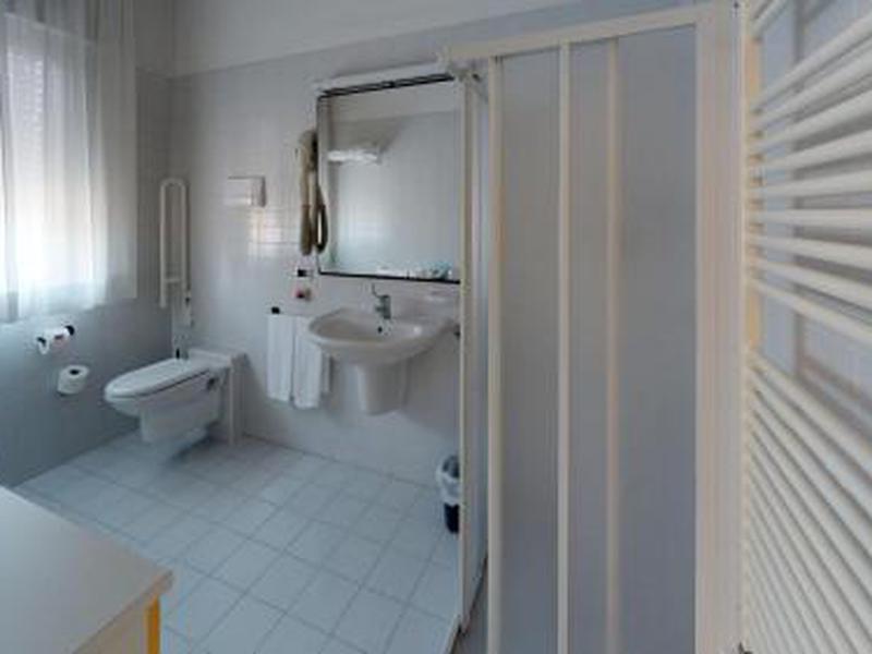 F7BA7D4F19DB8EFF34651E32F6BFAD3E