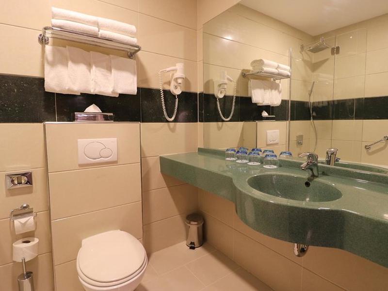 93D01D5A3C46F216C0E76F1C7809AA49