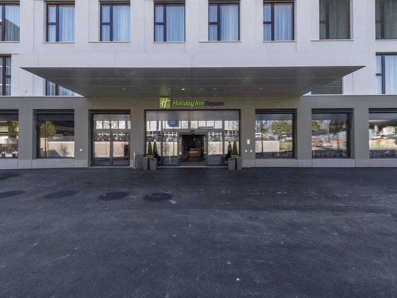 868D3076BF6A1D68B97E4AB43B15E200