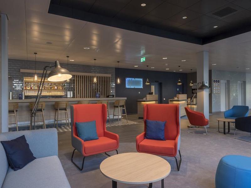 DAB1592FB864698AF66233D7717BB833