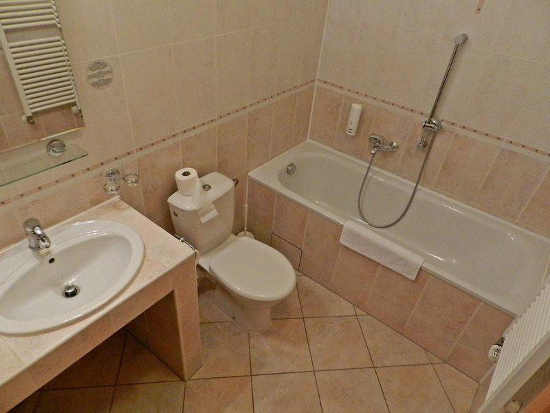 76BB8B8E4C997A719AC2791E32E6D6C7