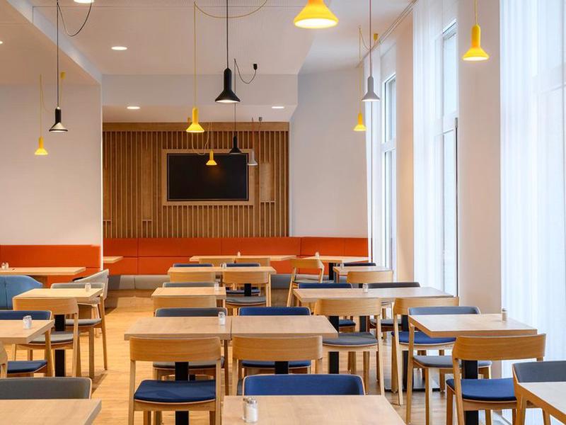 351C010E2A612DC441EFA95B89642AE4