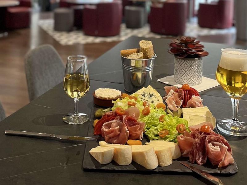 210DDB281A7DD9142050AD59457B551F