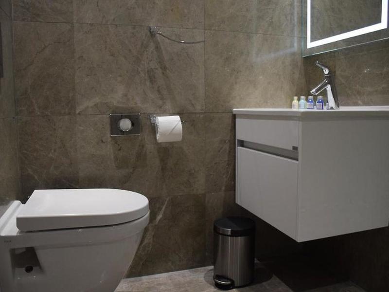 F23CE890BD93587B89E9AAAC4264F89E