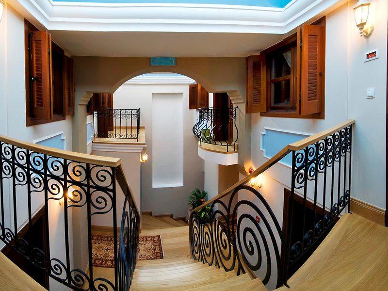 105072A66F3BC14C32F4F6C27E6F5CAD