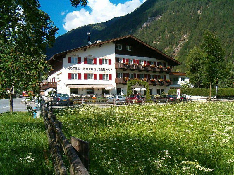 A8979F28F89450223654E835B0B32C4E