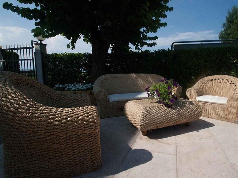 FBE3302A6F6E30B15DD468C1B5E1D83D