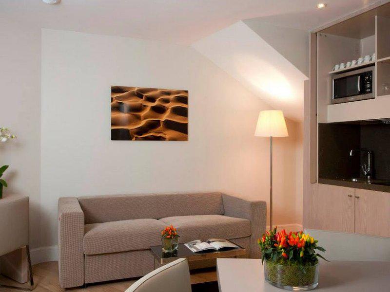 5CB4C4CD7B3FCB5D7FC1FF74B2B2BFA5