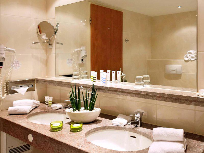 D7F39DCDD0E24FA0C8E895547BA51AB5