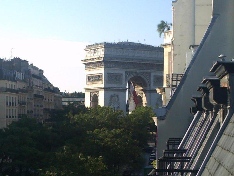 660FA20ED88DC582819A4D80E5353741