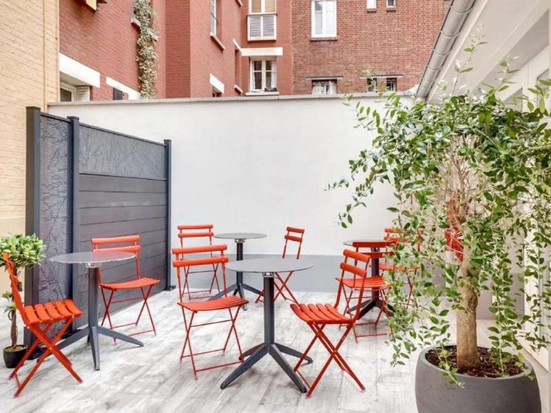 E42368D8FEB24841DEA2C8273D9B53E6