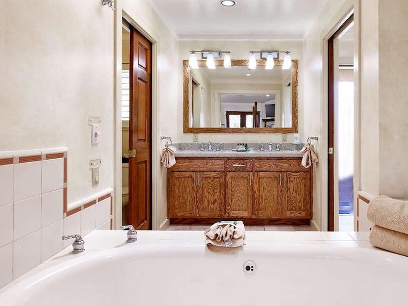 C14FC2C8BA0FD65AEBB98742F39EFD90