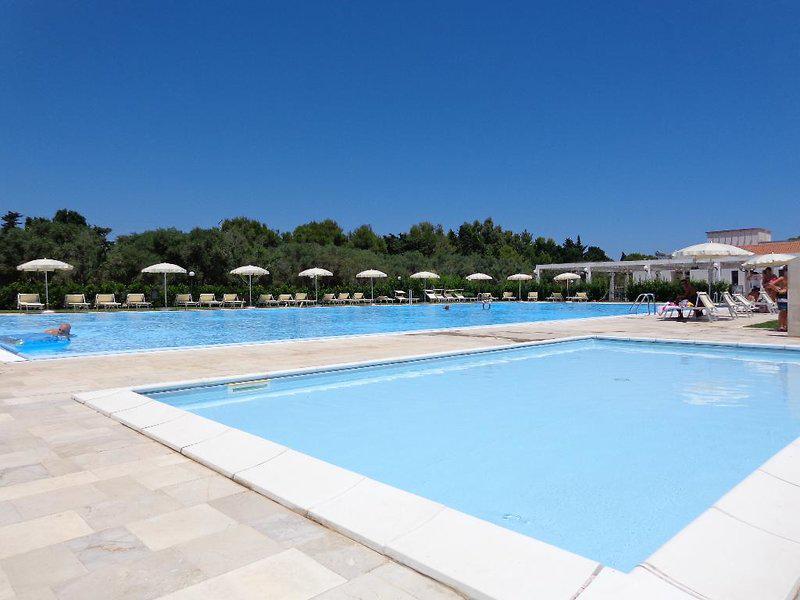 6828DD72D5F3832D70B840F7DDCEC04D